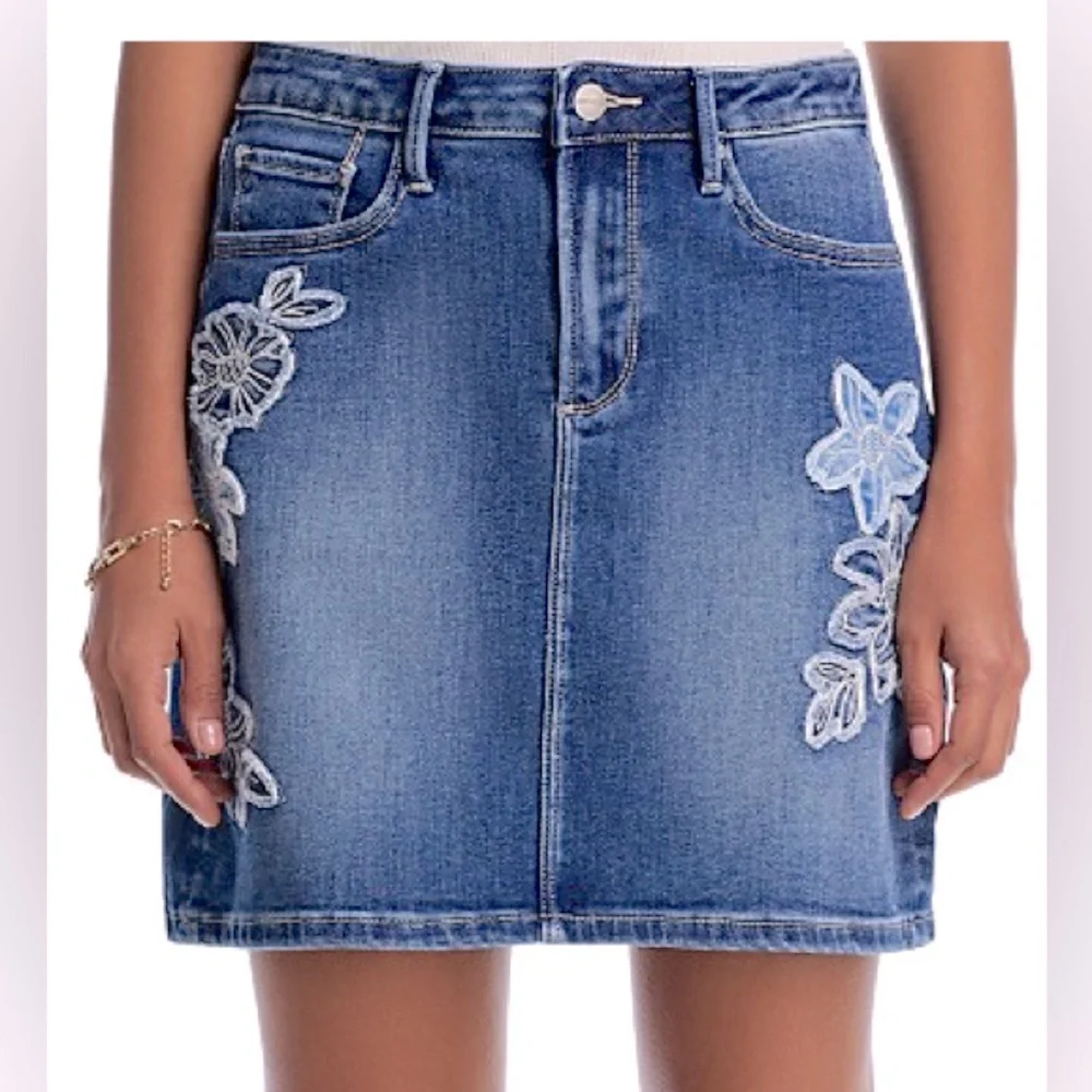 DRIFTWOOD Vintage Blue Floral Embroidered Denim Size Mini Skirt Size 28 (US 6)